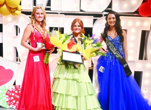 LEFT: Miss Freestone County Madison Newhouse and Miss Teen Freestone County Allison Grant take a photo with Miss Texas Ellie Breaux. RIGHT: Miss Teen Freestone County Allison Grant, 1st Runner-up Ava Oakes, and 2nd Runner-up Cariss Capps. Photos by Mitchell Pate/Fairfield Recorder