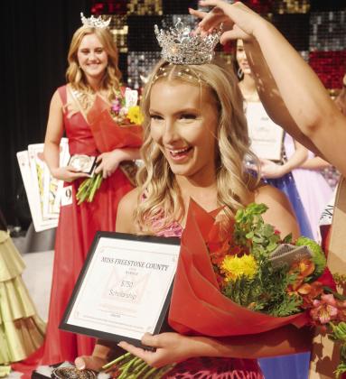 Madison Newhouse is all smiles as she is crowned the 2024 Miss Freestone County. More Pageant photos on Page 8. Photo by Mitchell Pate/Fairfield Recorder